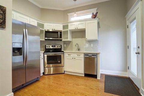 Photo of 610 Rutland Street #A, Houston, TX 77007 (MLS # 94128496)