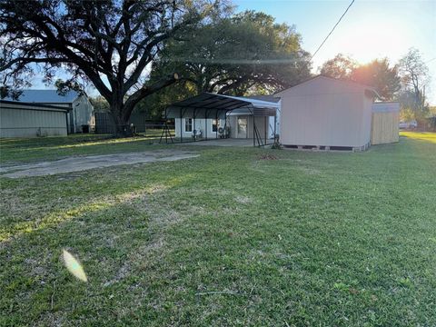 Photo of 406 S 7th Street, Alvin, TX 77511 (MLS # 46291262)