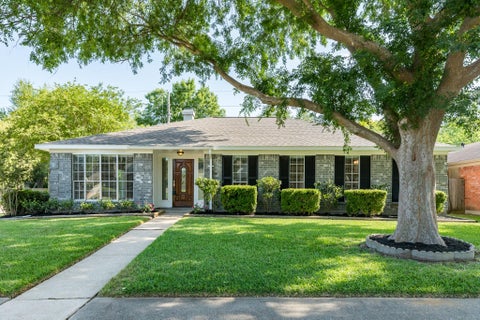 Photo of 3042 Pecan Point Drive, Sugar Land, TX 77478 (MLS # 83074652)