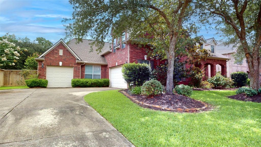 Photo of 316 Grand Creek Drive, League City, TX 77573 (MLS # 71970617)