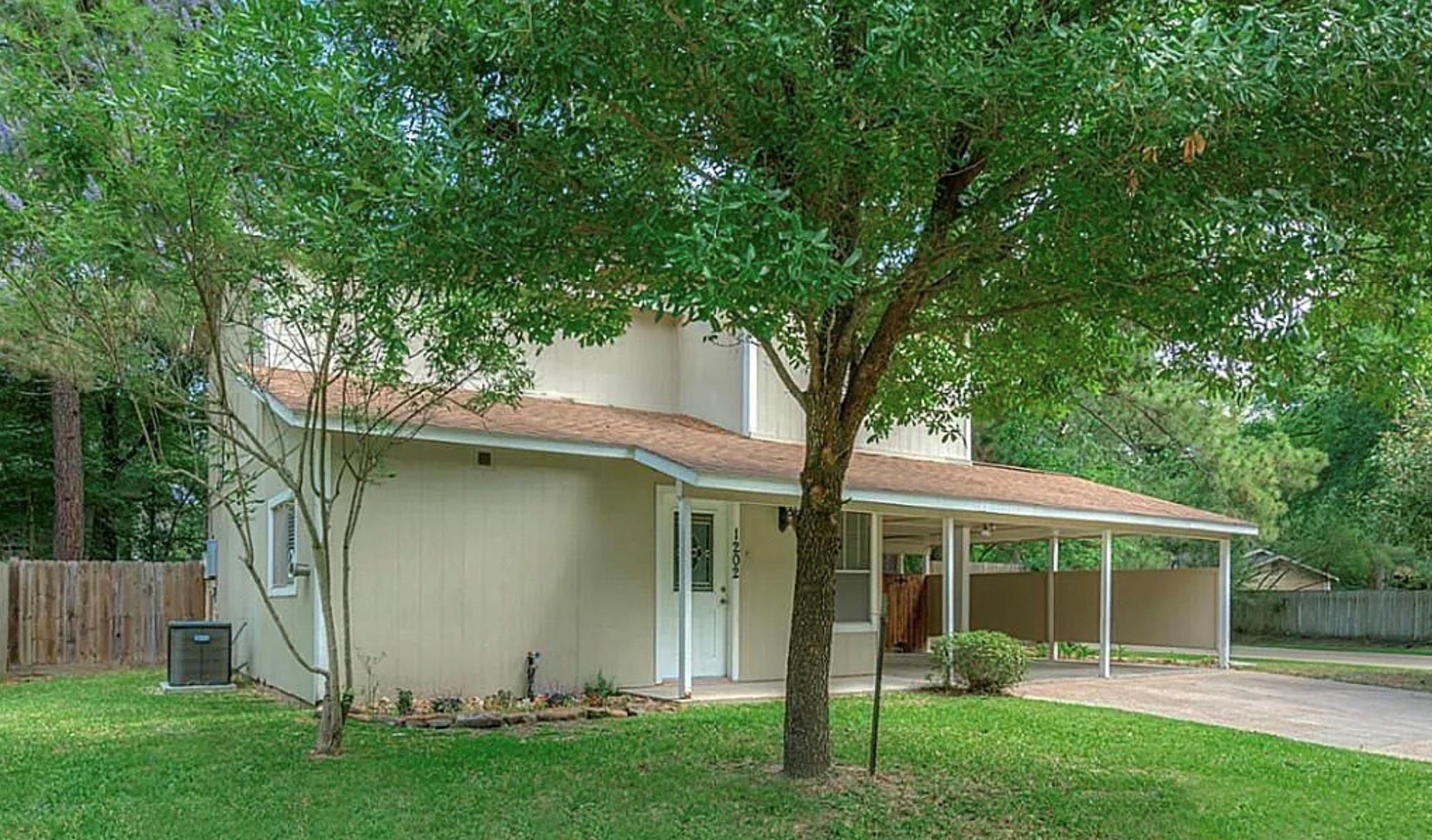 1202 E Red Cedar Circle