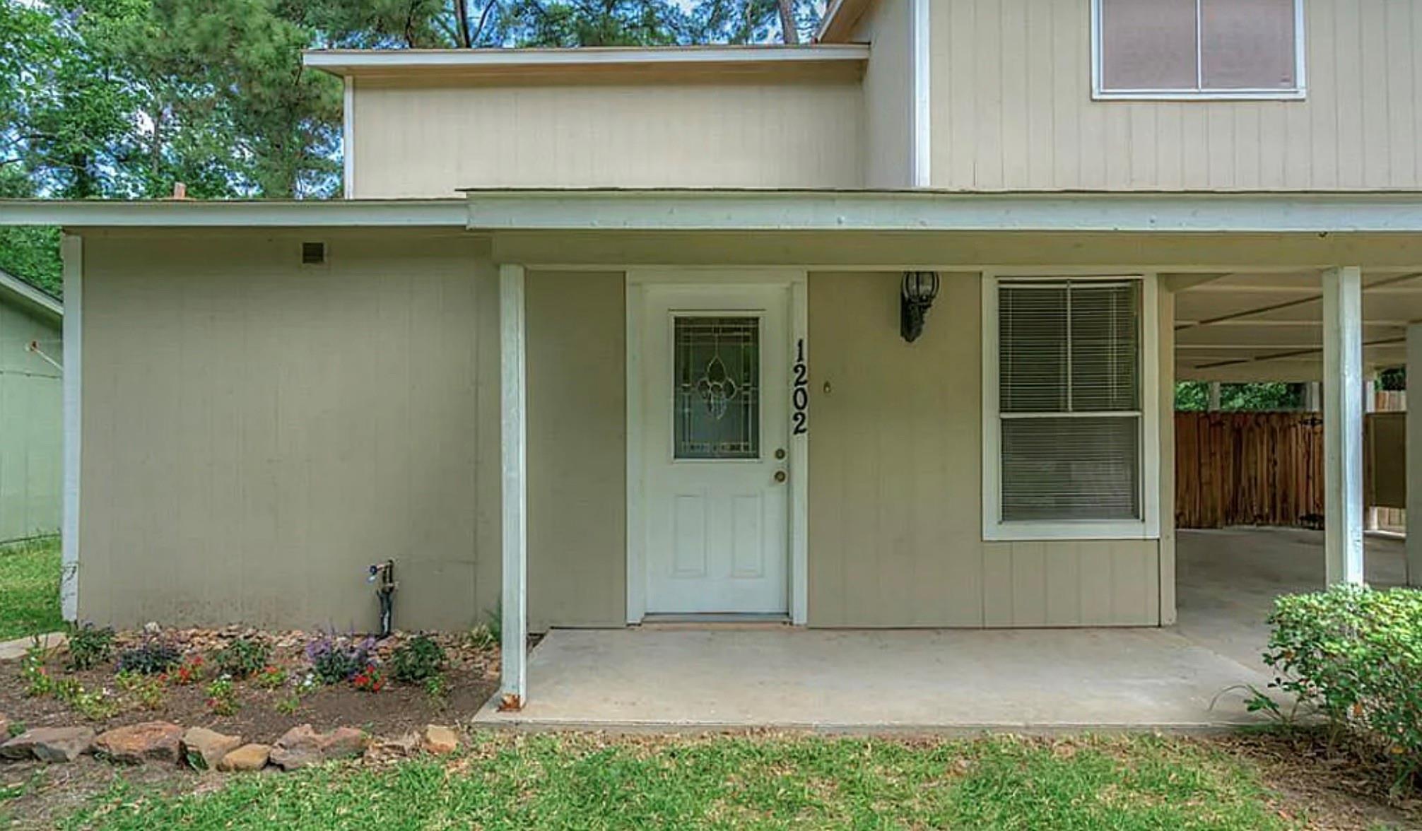 1202 E Red Cedar Circle