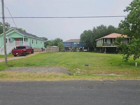 Photo of 1010 15th St St, San Leon, TX 77539 (MLS # 75691988)