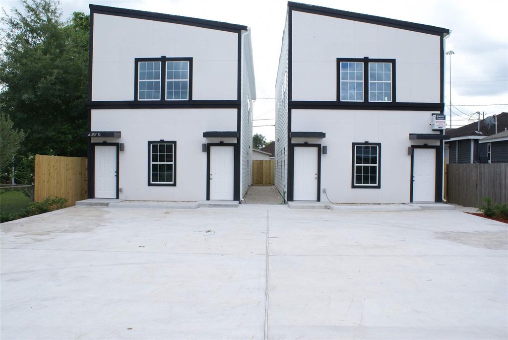 Photo of 308 E 31st Street #B, Houston, TX 77018 (MLS # 73626261)