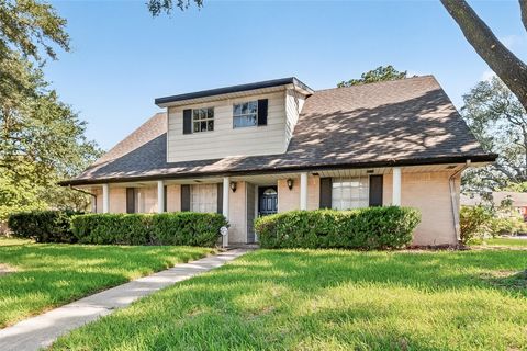 Homes For Sale - 8218 Hazen Street<br/> Houston, TX 77036