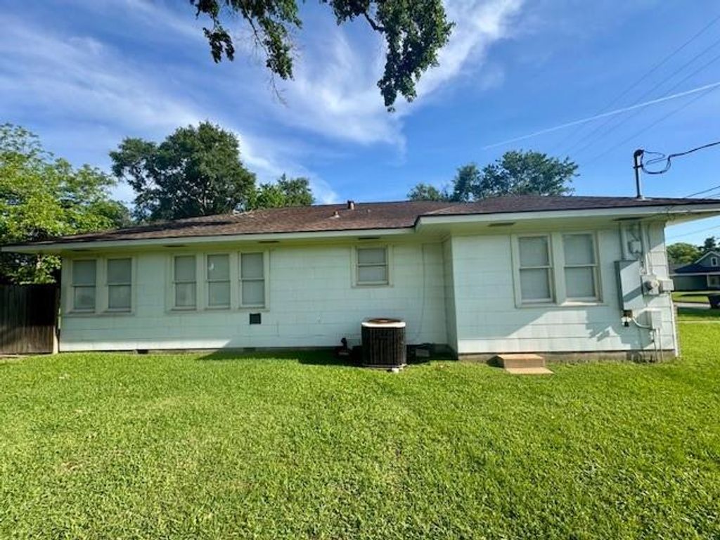 Photo of 913 Fowlkes Street, Sealy, TX 77474 (MLS # 92179918)