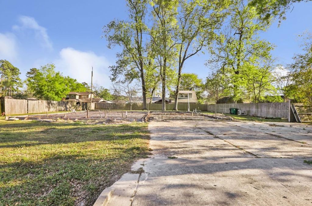 Photo of 718 Fall Creek Drive, Houston, TX 77336 (MLS # 14482448)