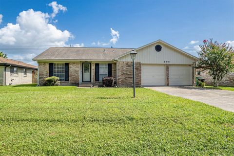 Photo of 206 Kelly Lane, Baytown, TX 77521 (MLS # 85304789)