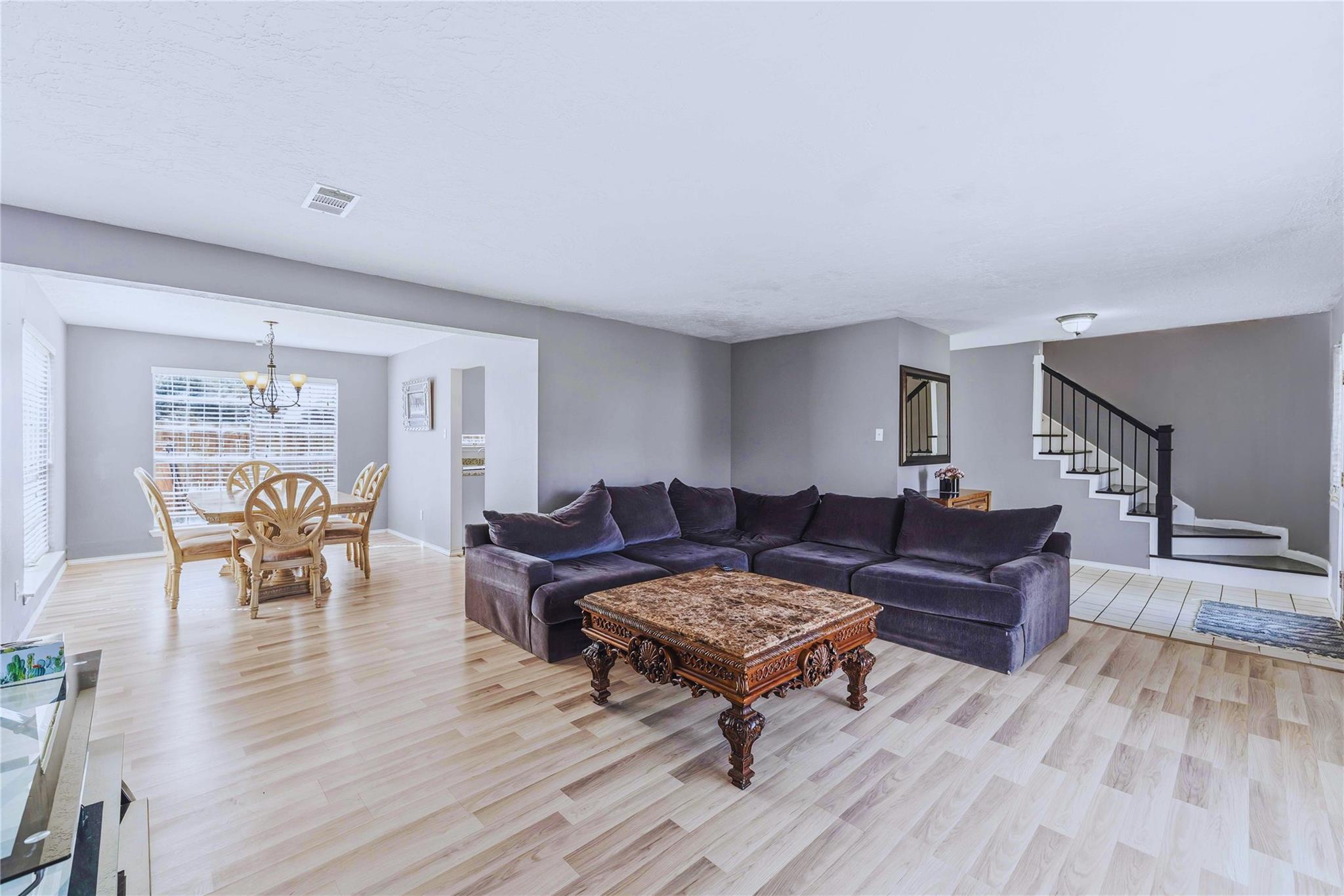 1207 Hollowood Lane