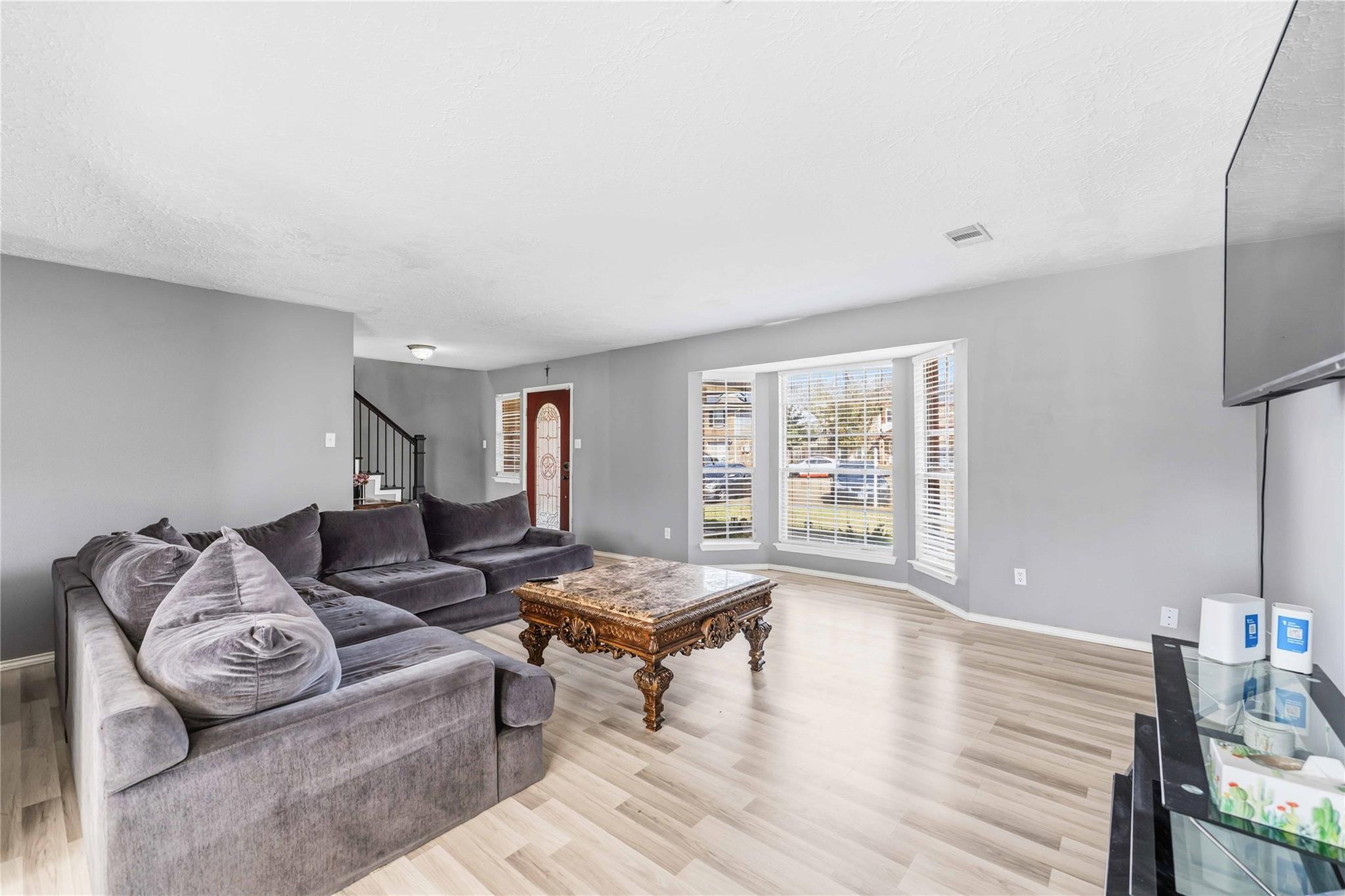 1207 Hollowood Lane