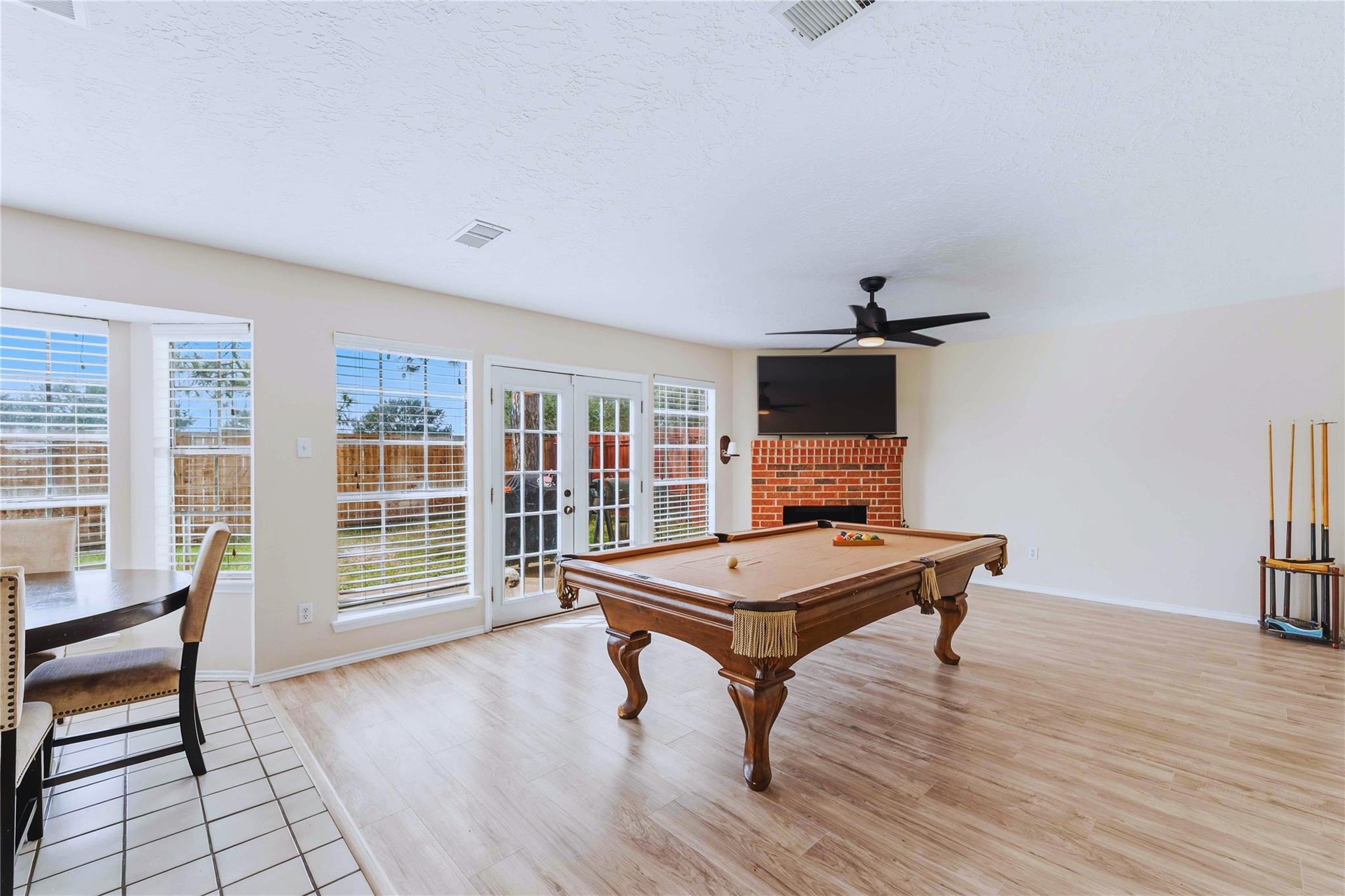 1207 Hollowood Lane