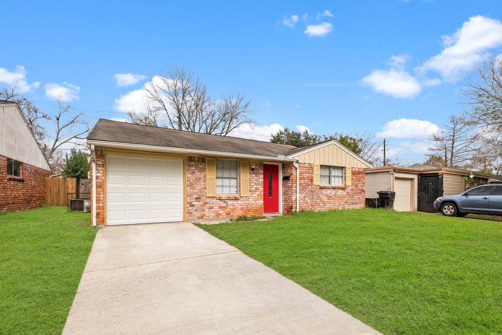 Photo of 3910 Heatherbrook Drive, Houston, TX 77045 (MLS # 83761656)
