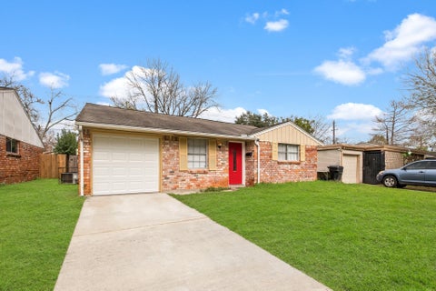 Photo of 3910 Heatherbrook Drive, Houston, TX 77045 (MLS # 83761656)
