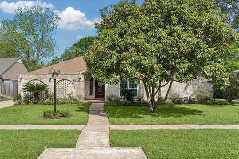 Photo of 10719 Albury Drive, Houston, TX 77096 (MLS # 67021840)