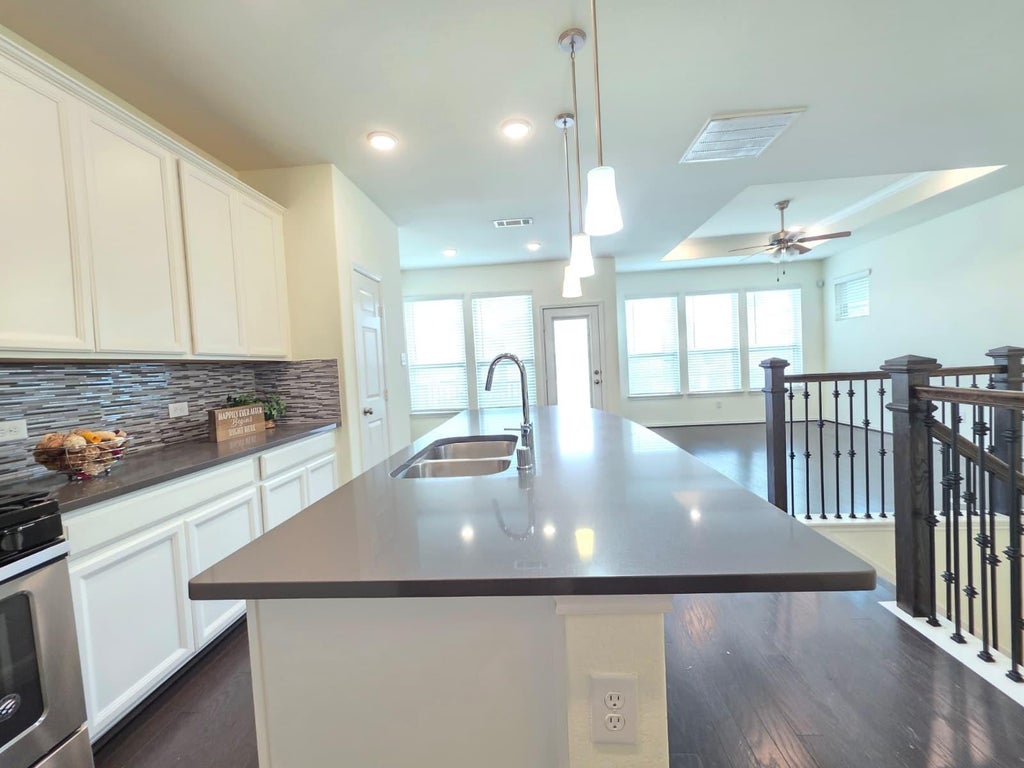 Photo of 8620 Hollyoaks Creek Lane, Houston, TX 77063 (MLS # 21141238)