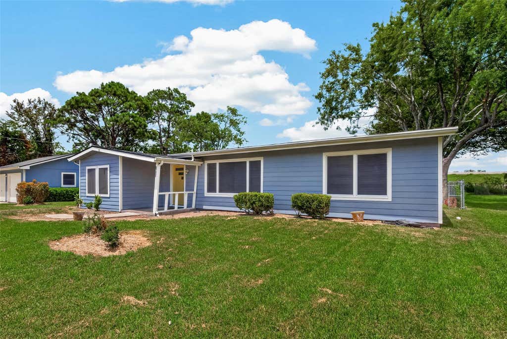 Photo of 2422 Florence Street, La Marque, TX 77568 (MLS # 9301425)