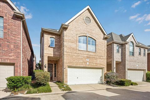 Photo of 3106 Heritage Creek Oaks, Houston, TX 77008 (MLS # 65143758)