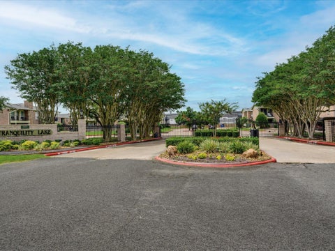 Photo of 18800 Egret Bay Boulevard #1605, Webster, TX 77058 (MLS # 50258700)