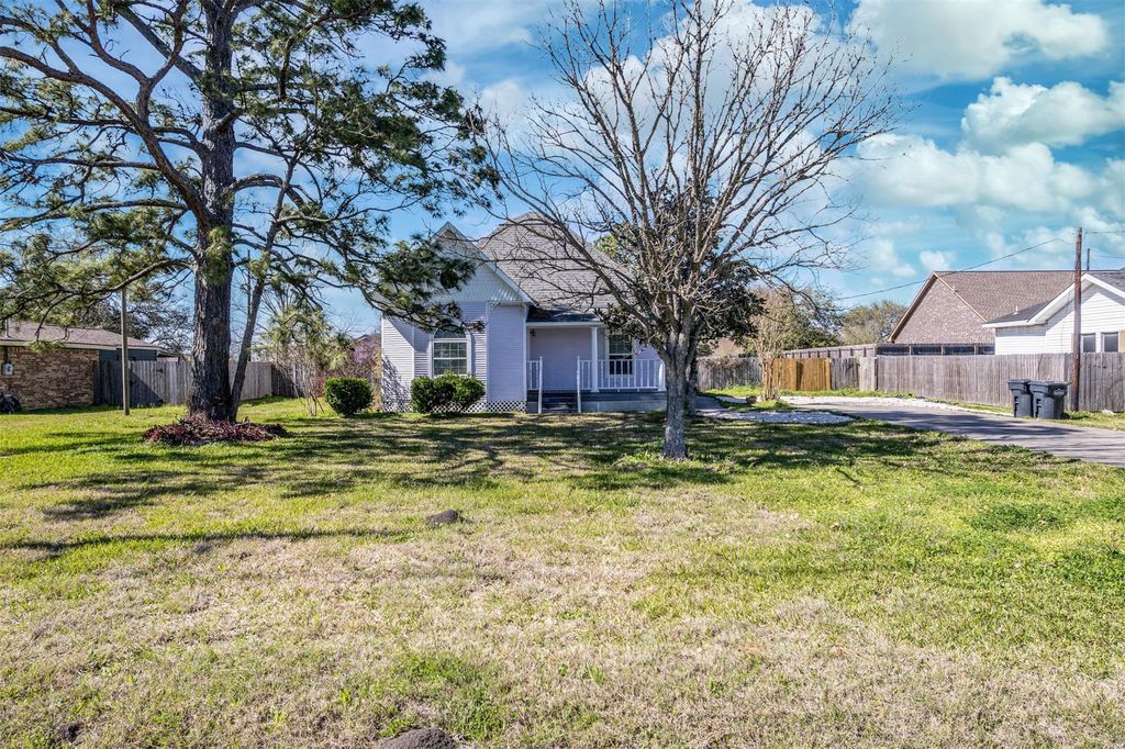 Photo of 3525 Bridgette Lane, Mont Belvieu, TX 77523 (MLS # 79016753)
