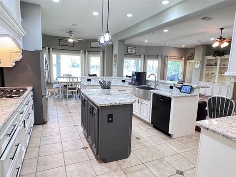 Tiny photo for 707 Fairway Oaks, Conroe, TX 77302 (MLS # 93050167)