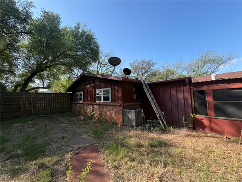 Photo of 1313 Carolina Street, Graham, TX 76450 (MLS # 33823134)