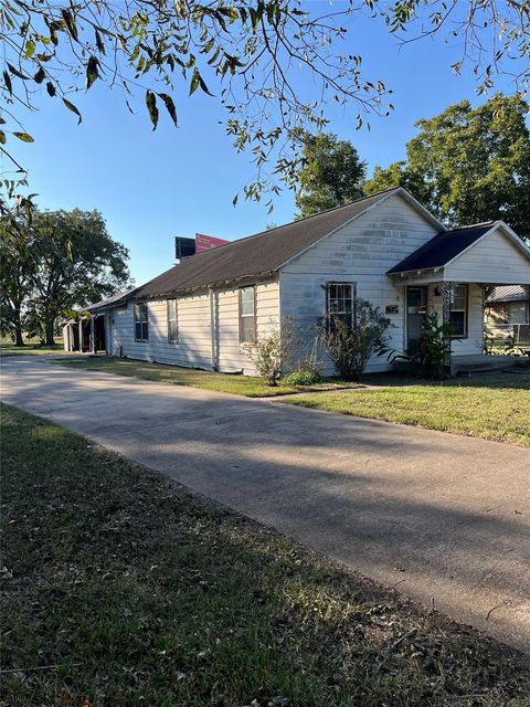 Photo of 615 N Fourth St St, Ganado, TX 77962 (MLS # 23562935)