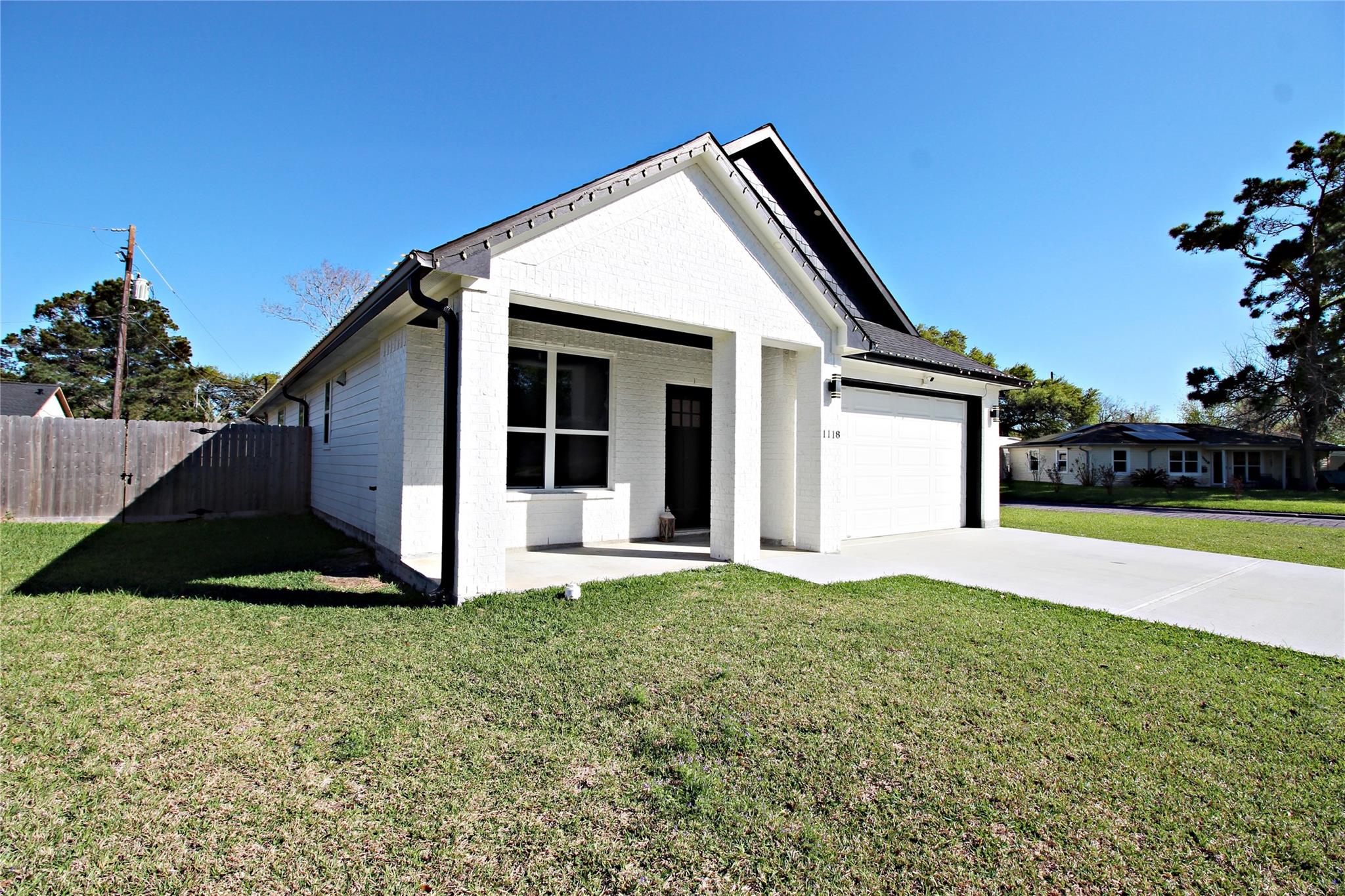 1118 N Shepherd Drive