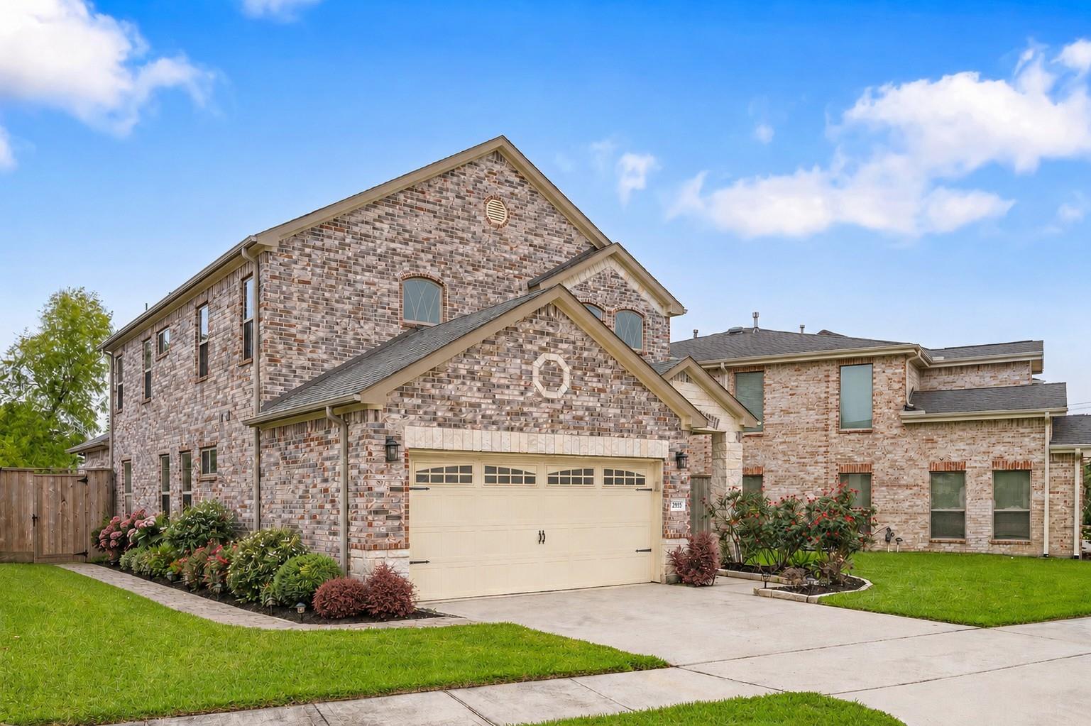 2935 Oak Pointe Boulevard