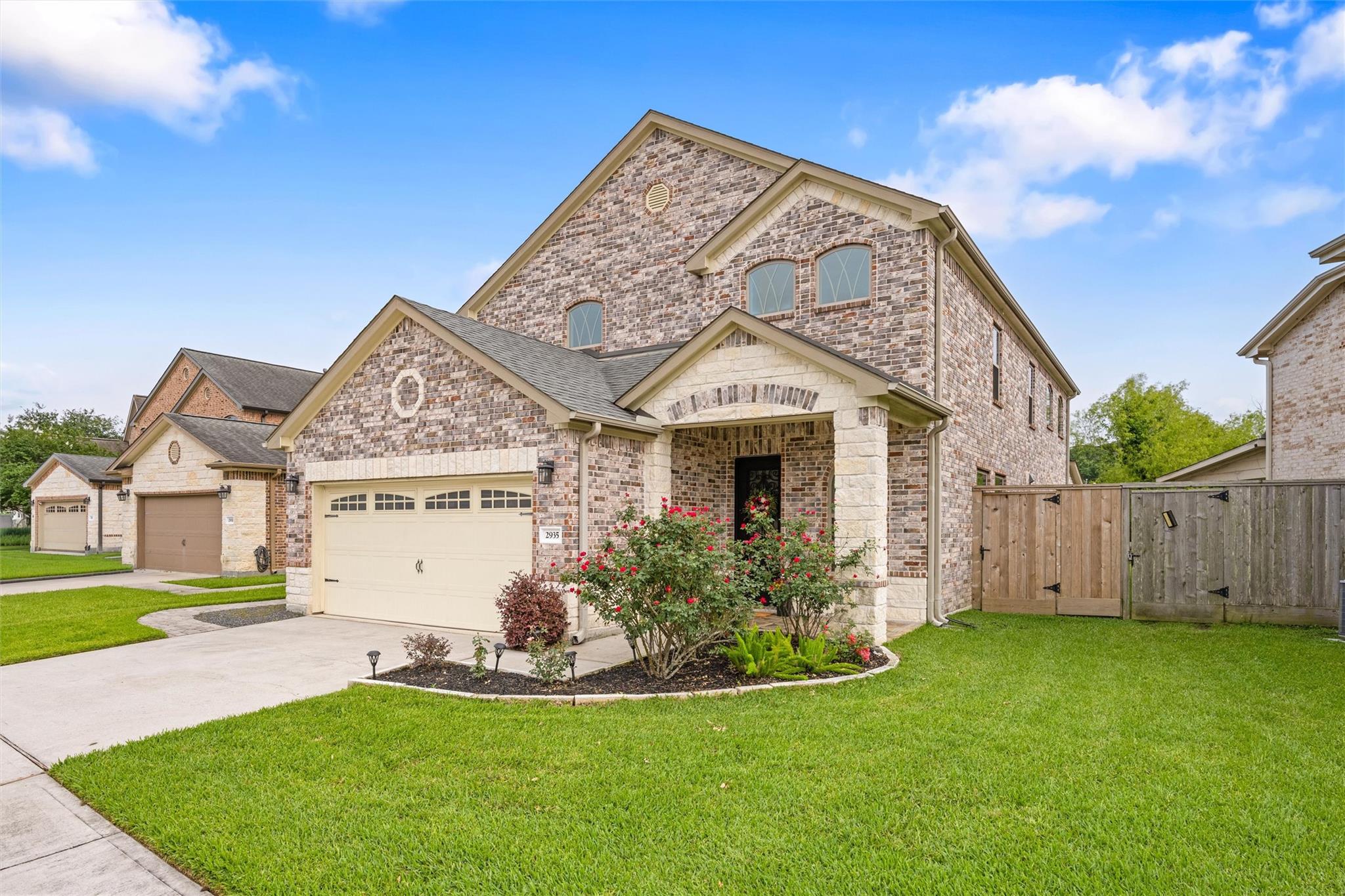 2935 Oak Pointe Boulevard