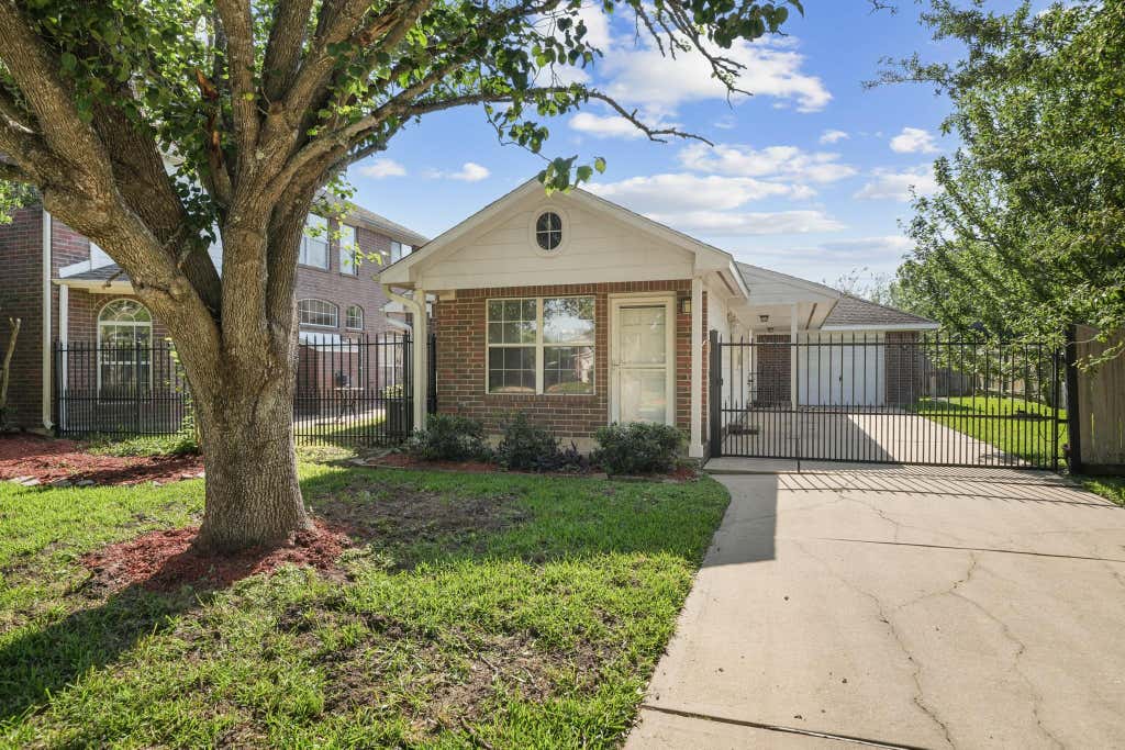 Photo of 1602 Orlando Street, Friendswood, TX 77546 (MLS # 10105787)