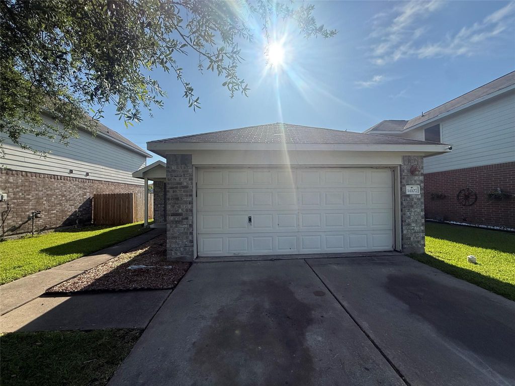 Photo of 14107 Ballfour Park Lane, Houston, TX 77047 (MLS # 39660469)