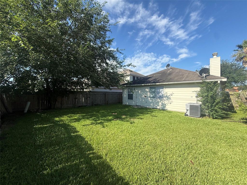 Photo of 14107 Ballfour Park Lane, Houston, TX 77047 (MLS # 39660469)
