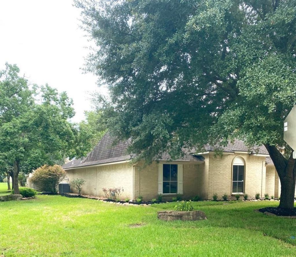 Photo of 2338 Brookdale Drive, Houston, TX 77339 (MLS # 90350718)