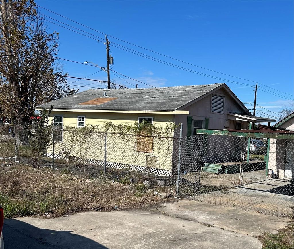 Photo of 6104 Hirsch Road, Houston, TX 77026 (MLS # 47496724)