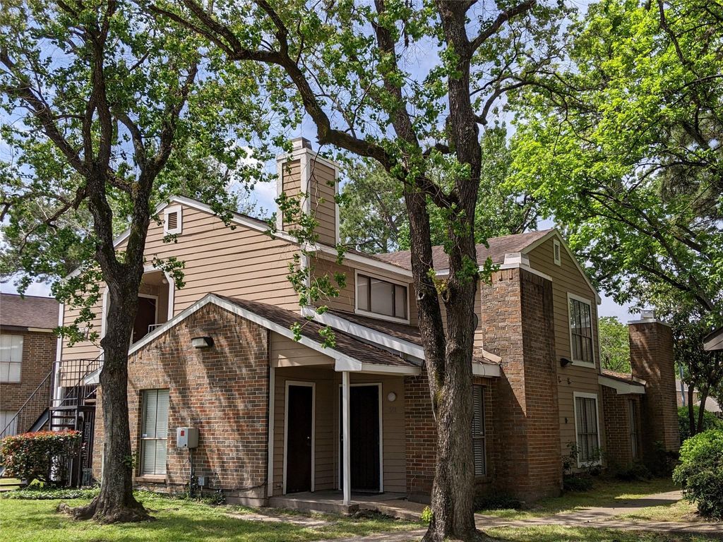 Photo of 7200 T C Jester Boulevard #36, Houston, TX 77088 (MLS # 98587377)