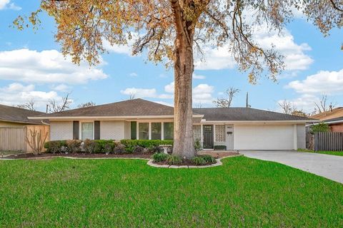 Photo of 4862 Creekbend Drive, Houston, TX 77035 (MLS # 56184061)
