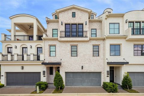 Townhouse For Rent - 110 Wellington Row Road<br/> Houston, TX 77024