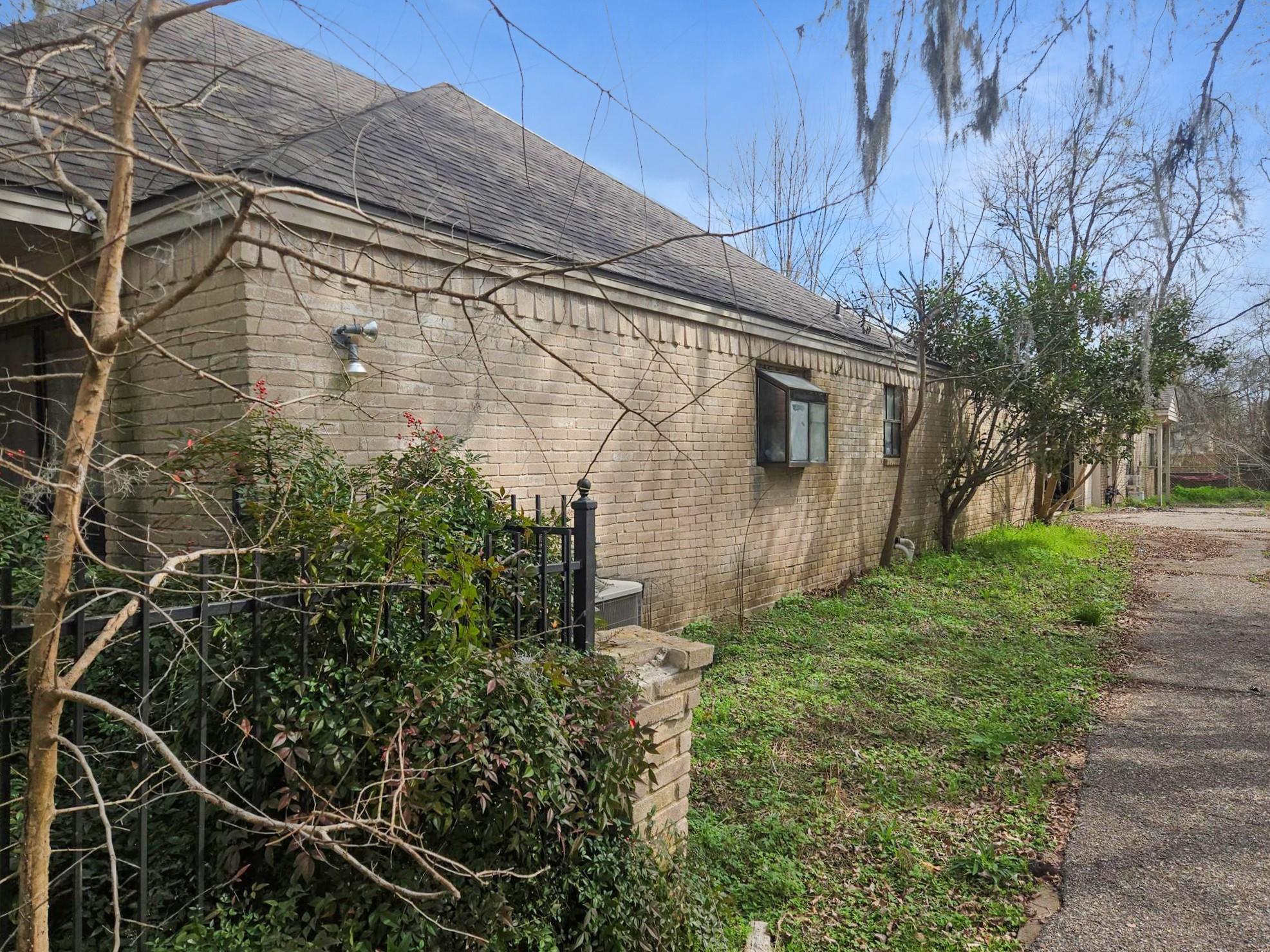 15823 Oleta Lane