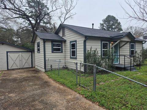 Photo of 1017 Hazel Avenue, Huntsville, TX 77320 (MLS # 94015824)