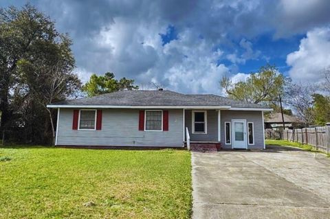 Photo of 2 Pacific Circle, Orange, TX 77630 (MLS # 75293000)