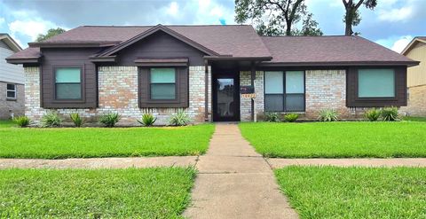 Photo of 14422 Roundstone Lane, Houston, TX 77015 (MLS # 92341955)