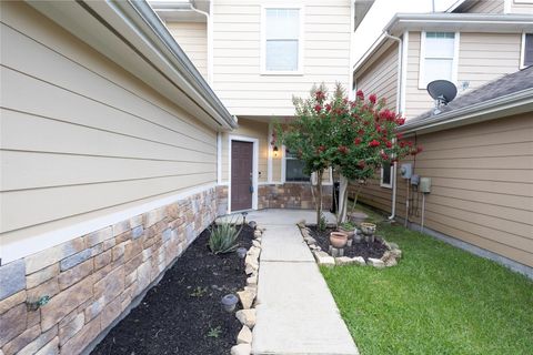 Photo of 6442 Wilshire Lakes, Houston, TX 77040 (MLS # 10319141)
