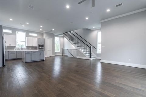 Photo of 1545 W 22nd Street, Houston, TX 77008 (MLS # 10570578)