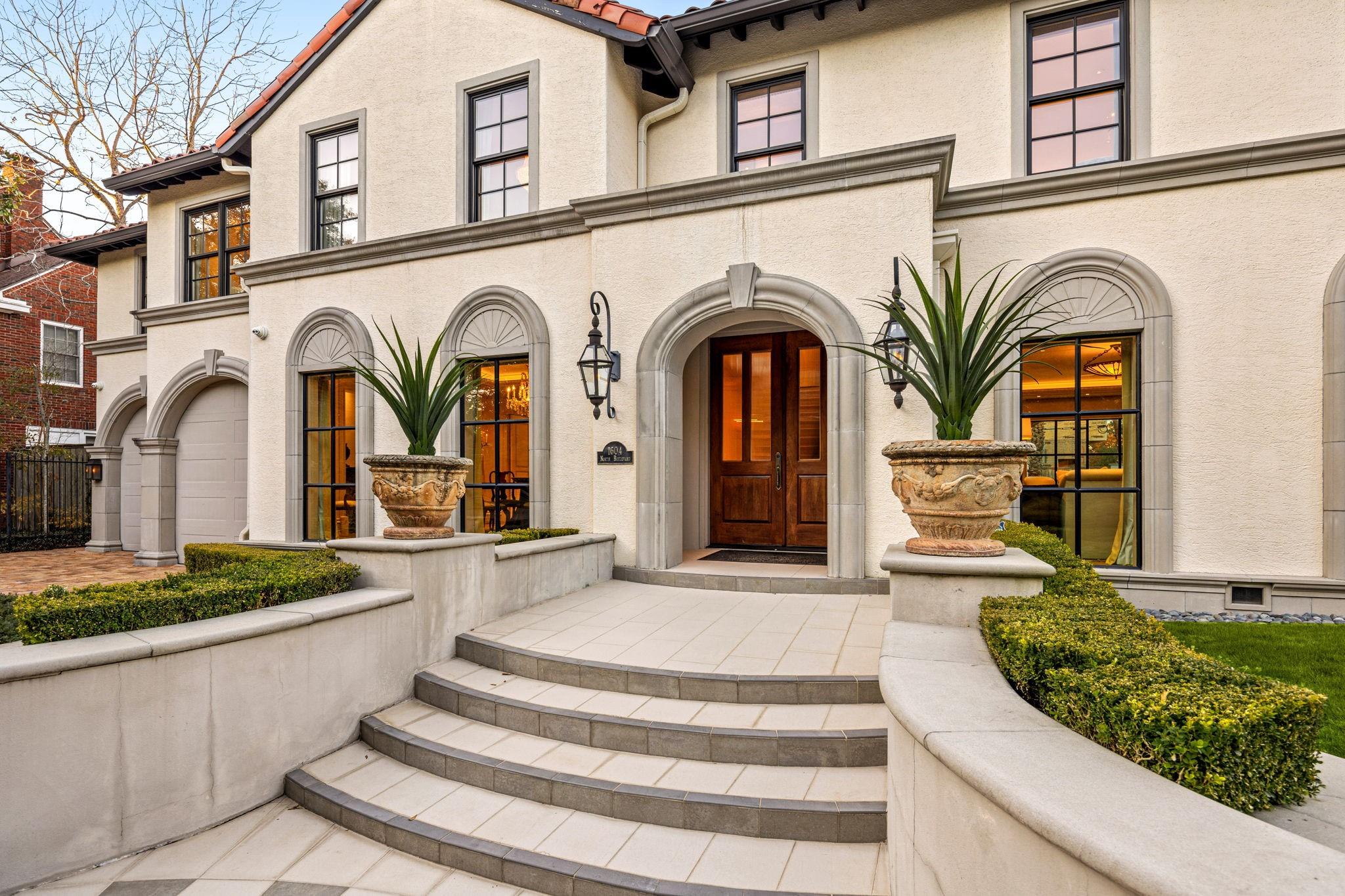 1604 North Boulevard