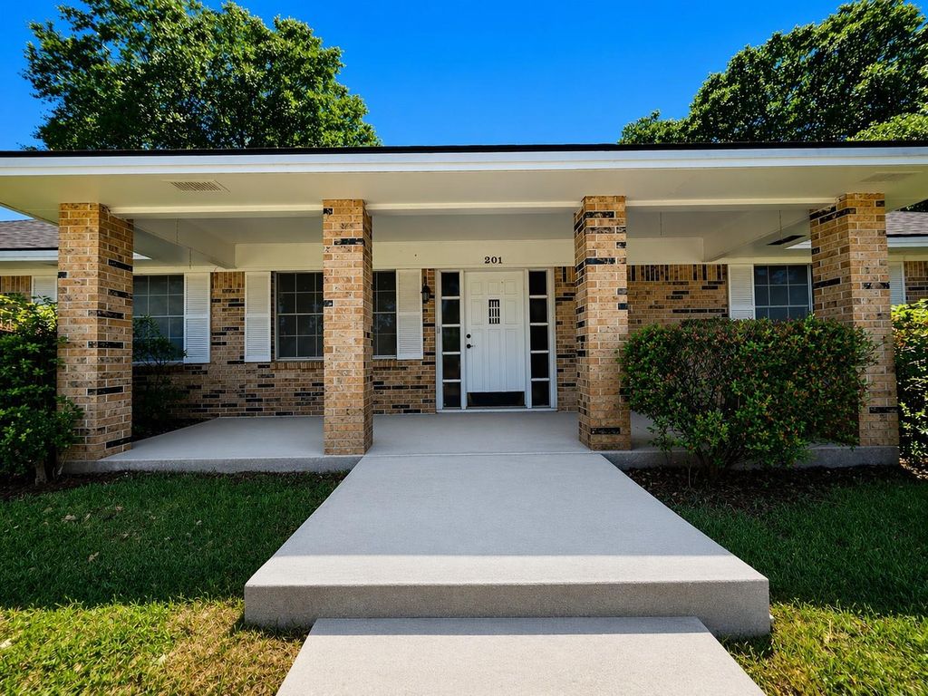 Photo of 201 Verna Street, Jasper, TX 75951 (MLS # 2417398)