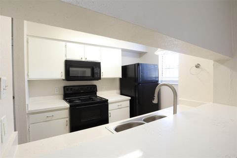 6601 Sands Point Drive 74 Houston TX 77074