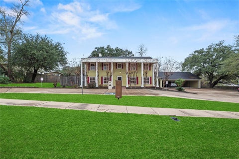 Photo of 1106 Avenue O, Huntsville, TX 77340 (MLS # 75253641)