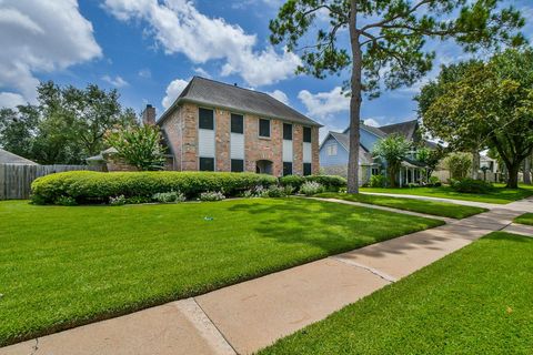 Photo of 1002 Mill Run Drive, Sugar Land, TX 77498 (MLS # 76532791)