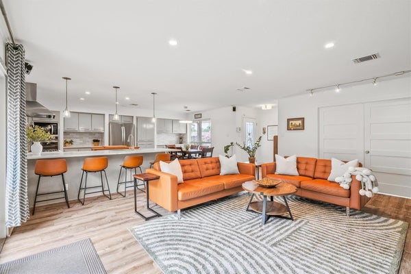 2206 WILLOWBY DR, HOUSTON, TX 77008 - Image 8daf36de684a75da41985f1a2aa67b3c/290020965