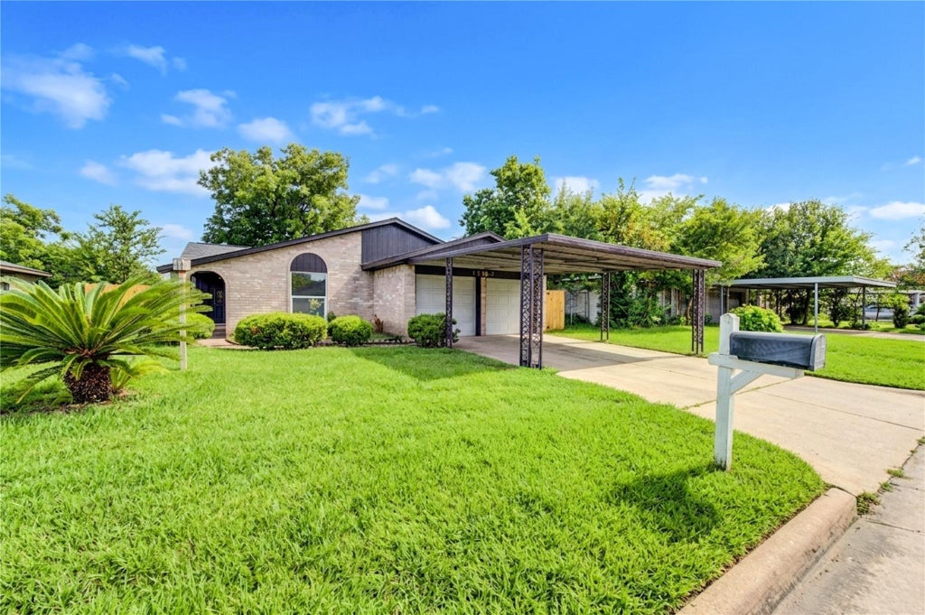 Photo of 12802 Murr Way, Houston, TX 77048 (MLS # 75161814)